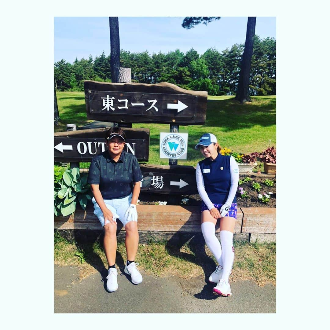 青山加織のインスタグラム：「⭐︎ 久しぶりに純子さんとゴルフ⛳️ めっちゃ楽しかった🥳 本来ならいつも会える人達に会えない時間があってゴルフのモチベーションも下がり気味だったけど試合に向けて良い練習ができました😆  #リクルートエグゼクティブエージェント  #simmons #シモンズ #dunlop #ダンロップ @dunlopgolf_official  #srixon #スリクソン #xxio #ゼクシオ #asics #アシックス #efficacegolf #delsolgolf #golfzon #ゴルフゾン #lpga #女子プロゴルファー #ゴルフ女子 #golf #ゴルフ #ゴルフコーデ  #ゴルフ  #表純子　プロ #諏訪レイクヒルカントリークラブ」