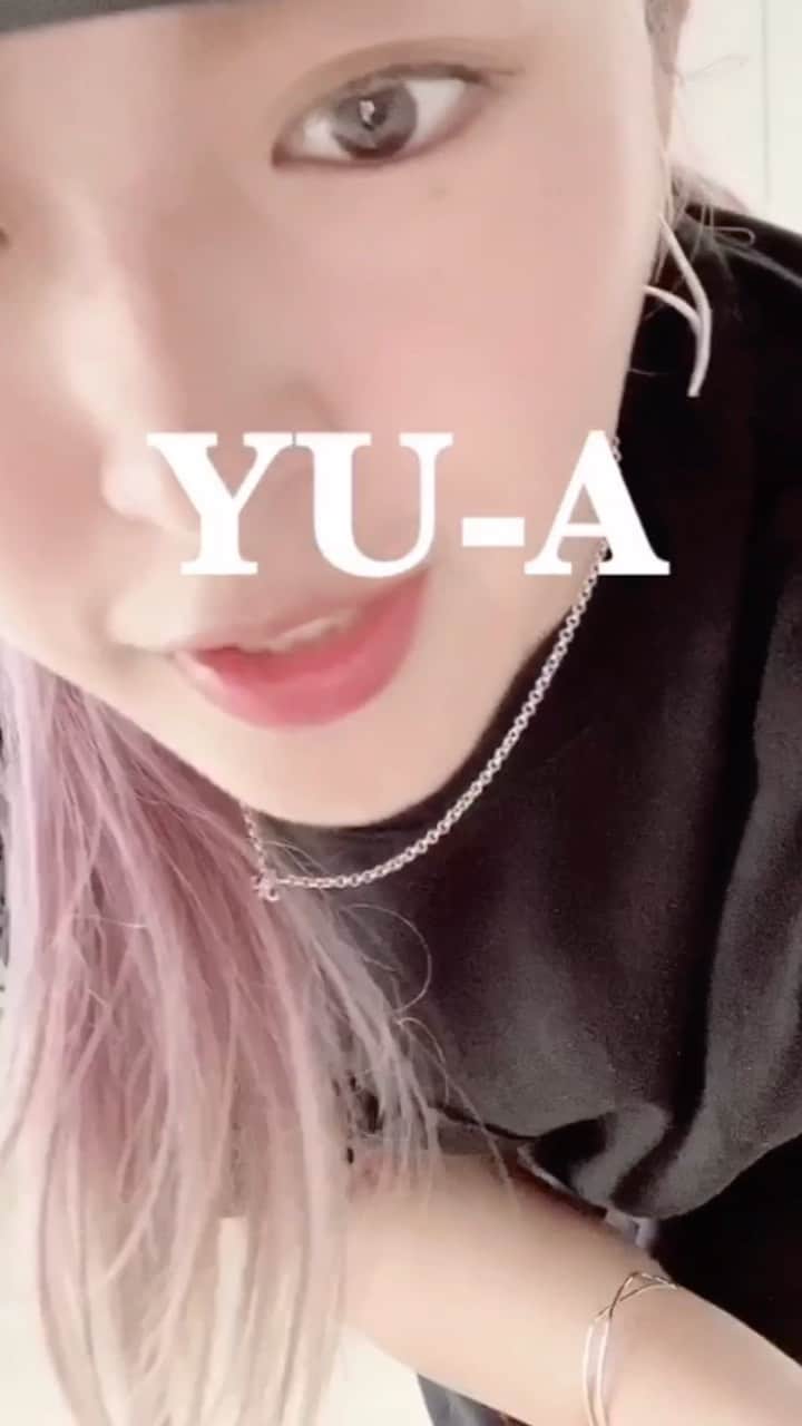のインスタグラム：「みんなからのリクエストで エクササイズ動画を撮って欲しいとの声を頂いたので 撮ってみました✨ 音が若干ズレていますが🙏🏿💦 そして何回も間違えて取り直し、ヘロヘロですが😂w ダイエット中のみんな、是非やってみてね！ お尻ともも裏の筋肉痛半端ない😱💦 #yua #エクササイズ #フィットネス #太もも #ダイエット #痩せる #ダンス #exercise #fitness #diet #dance」