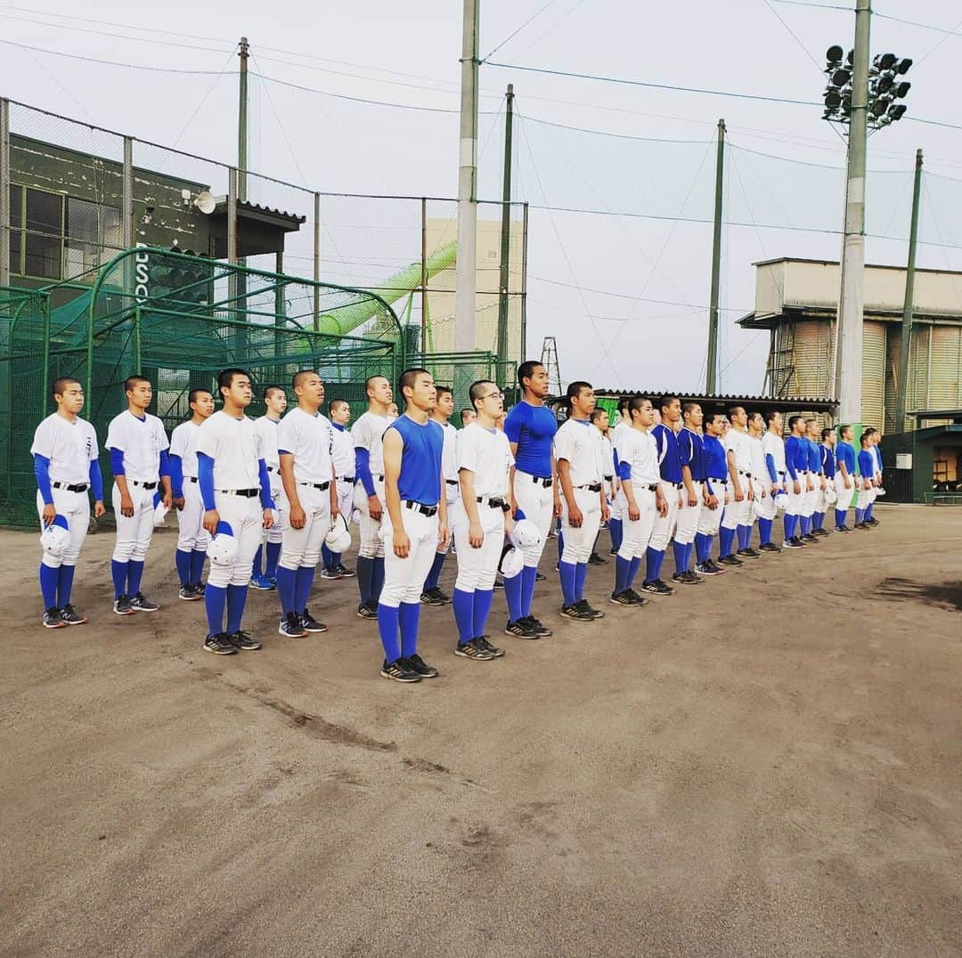 飯田嘉太さんのインスタグラム写真 - (飯田嘉太Instagram)「今日のイイダスポーツは 高校野球の話題でした⚾ ･ ･ 石川県は独自の夏の大会を開催📣 地区予選と本戦に分けて行われます☺ ･ ･ 昨日、②か月ぶりにグラウンドで練習をする 金沢高校を取材させて頂きました✏ ･ ･ 選手はもちろん監督やコーチも 生き生きとされていたのが分かりました😆 ･ ･ キャプテンの吉村選手からはやっぱり野球は凄い‼と😁 ･ ･ ･ 今日のイイダスポーツには入れませんでしたが ③年生は夏の大会中止決定後 自分たちの背中や姿勢で野球への情熱を まだ下級生に伝えられていないと監督に話したそうです✨ 素晴らしい人間力だなと感動👏🏻 ･ ･ きっと全国の最高学年の部員の子たちも 前を向きつつあるのかなと感じました😌 ･ ･ 夏の大会が楽しみです😍  #石川テレビ #石川さん #livenewsit #イイダスポーツ #高校野球 #高校球児 #金沢高校 #野球部 #活動再開 #コロナに負けるな #吉村悠 キャプテン #川北町 #駒谷記念球場 #グラウンド #アナウンサー #飯田嘉太 #日が延びてきた」6月4日 21時47分 - kabuto_iida