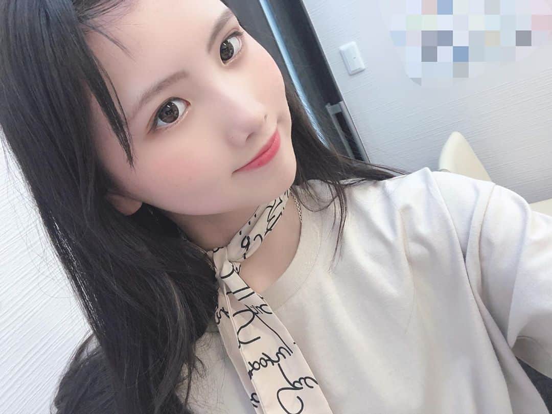 中野みやびのインスタグラム：「自撮り投下  #自撮り #girl #女の子 #女子 #中学生 #スカーフ #夏 #summer #long #ヘア #hair #tシャツ #code #コーディネート #ファッション #fashion #民謡ガールズ #みやび」