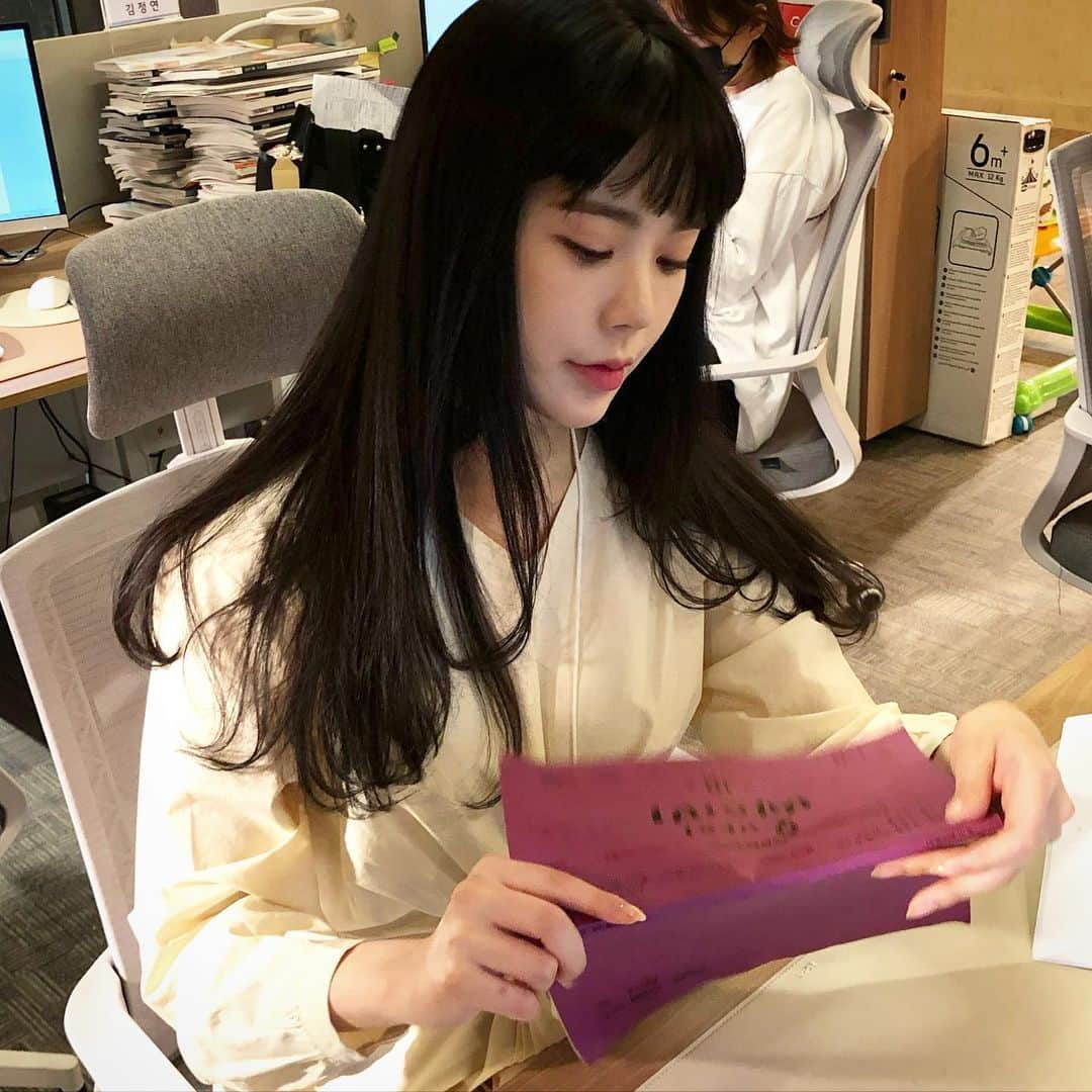 リジ のインスタグラム：「오늘도 tvN 10시 50분 오마이베이비 본방사수 알죵🥰 효주 이뻐해주세요💛💛💛」