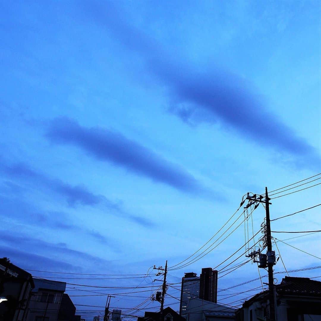坂崎幸之助さんのインスタグラム写真 - (坂崎幸之助Instagram)「雲シリーズその2をどうぞ😉 今まで撮り貯めていた在庫から😙  #sky #空 #雲 #青空 #sigma dp0 #olympusem5 #sigma dp2 #sigmadp1merrill  #なるべく上を向いて」6月4日 21時55分 - kohnosukesakazaki