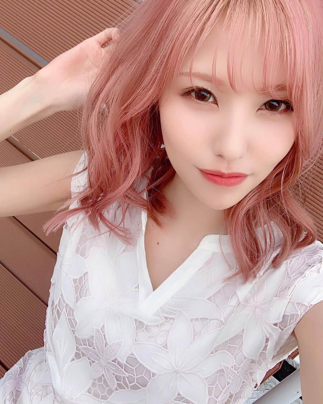 みはとのインスタグラム：「ピンク好評でほっとしてます☺️ ・ ・ ・ #実は #ピンクヘアー  #人生で２回目 #とくに理由はないですが #気に入ってます ・ #haircolor #pink #pinkhair」