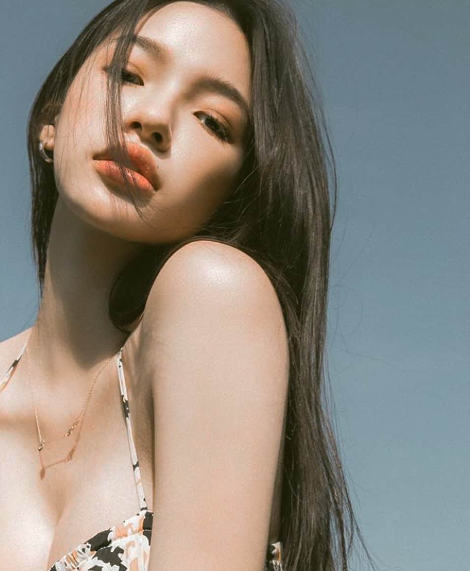 原涼香のインスタグラム：「『 𝐆𝐥𝐨𝐬𝐬 𝐢𝐜𝐞 𝐠𝐫𝐚𝐲 』image 🇨🇳 中華美女のような色っぽさが出せる 透けるヌーディーカラー🤎」