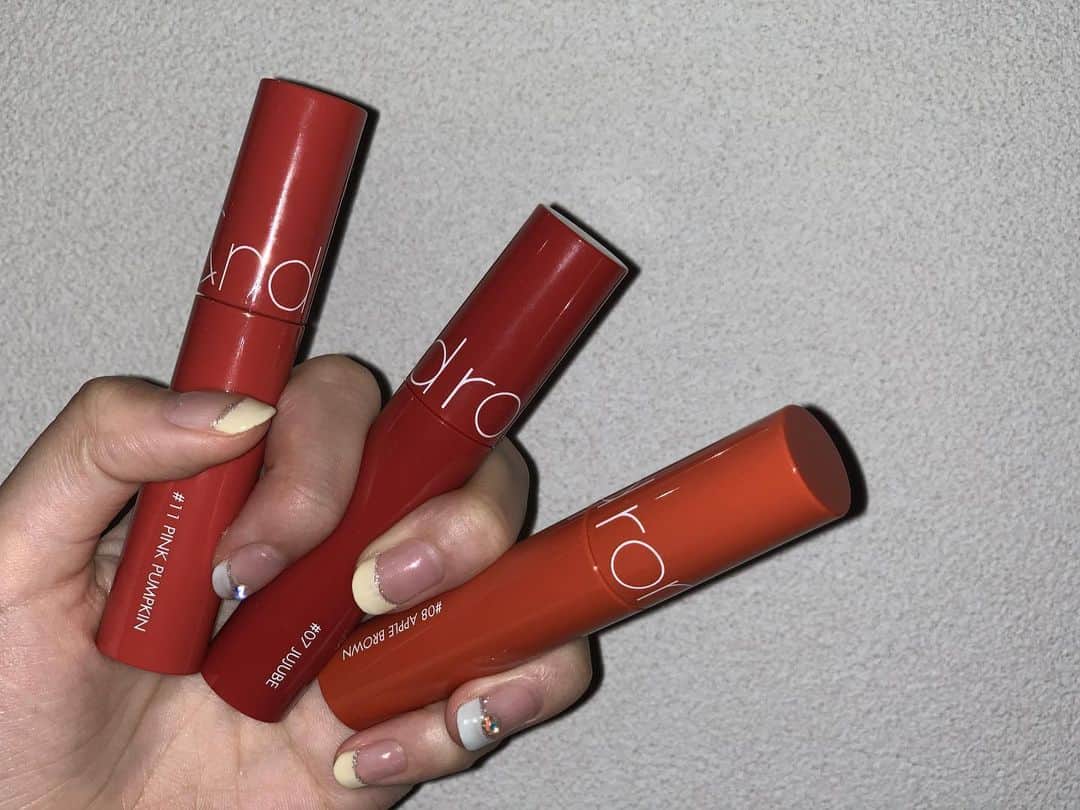桑名利瑠のインスタグラム：「. . . プチプラ愛用品🦋 . #07 jujube #08 apple brown #11 pink pumpkin . . . #コスメ #cosmetics #美容 #化粧品 #リップティント #プチプラコスメ #fashion #makeup #l4l #followforfollowback #followｍe #instafashion #instagood #instalike #instapic #photooftheday #photo #japan #lips #おすすめコスメ #loft #購入品 #오사카 #おうち時間 #おうちで過ごそう #stayhome #화장품」