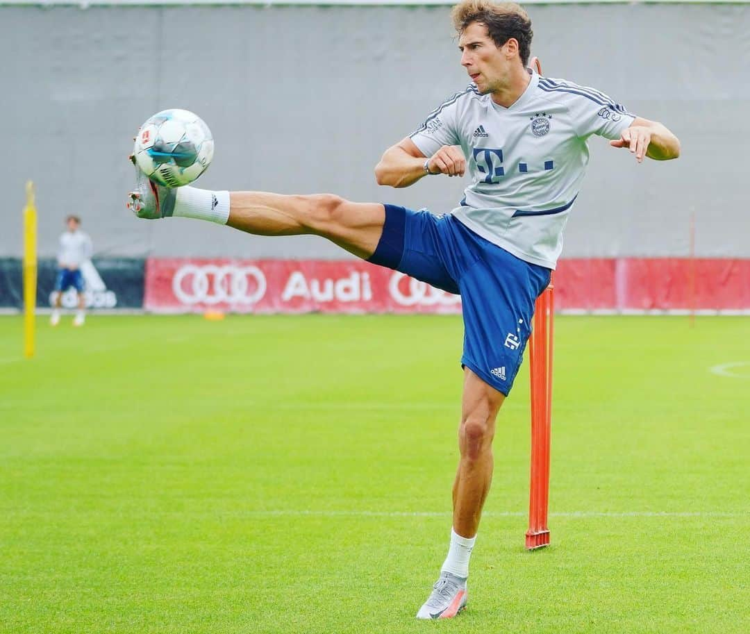 レオン・ゴレツカさんのインスタグラム写真 - (レオン・ゴレツカInstagram)「Gettin‘ ready for the weekend 🕺🏻💃🏼 @fcbayern #abaufdengrünenteppich 📸」6月4日 22時31分 - leon_goretzka