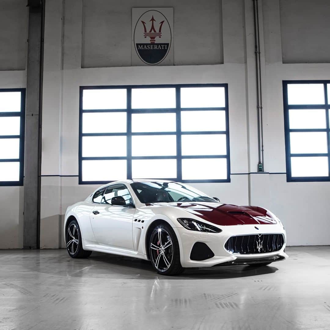 Maserati Japan | マセラティ ジャパンのインスタグラム：「世界で最後の1台として生産された特別限定車 マセラティ グラントゥーリズモ グランフィナーレ。 7月31日（金）までの間、オークション形式で販売中です。ぜひ、ご参加ください。  オークションの詳細は、こちらをご覧ください。 https://www.maserati.com/jp/ja/news-event/Maserati-GranTurismo-MC-Gran-Finale-Auction  モデルの詳細はこちらでご覧ください。 https://www.maserati.com/jp/ja/news-event/Maserati-GranTurismo-MC-Gran-Finale  #Maserati #マセラティ #MaseratiJapan #マセラティジャパン #GranTurismo #グラントゥーリズモ #GranTurismoGranFinale #グラントゥーリズモグランフィナーレ」
