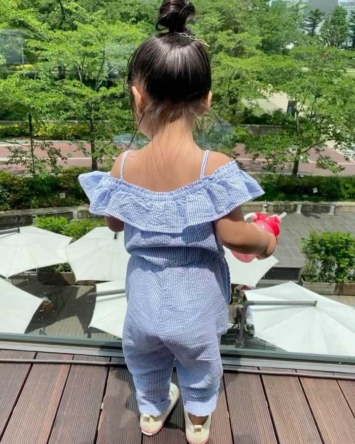 &mのインスタグラム：「なんかしゃべってる🍑 #1y8m」