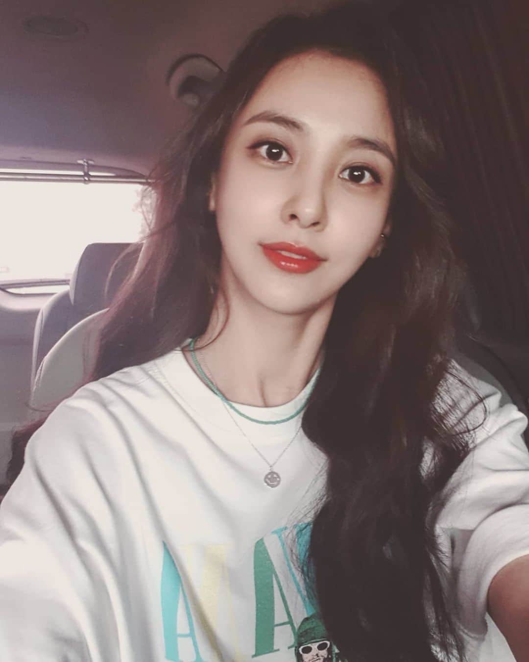 のインスタグラム：「#오랜만에#풀헤어메이크업💄🥰」
