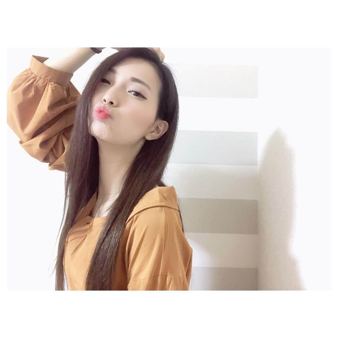 山田恵里伽のインスタグラム：「#ロングヘア #復活 #イメチェン プルエクステダイヤモンドっていうのを90本付けました💕腰まで長さあるから過去最長（笑） ・ 付けるのめちゃくちゃ迷ってたけど、お母さんいわくロングの方が大人っぽくて似合うらしい😐（笑） 2ヶ月～3ヶ月持つらしいからこれからのスタイリングが楽しみで仕方ない🙈✨ ・ ・ #エクステ #プルエクステダイヤモンド #プルエクステ #90本 #馴染む #おすすめ #grow渋谷」