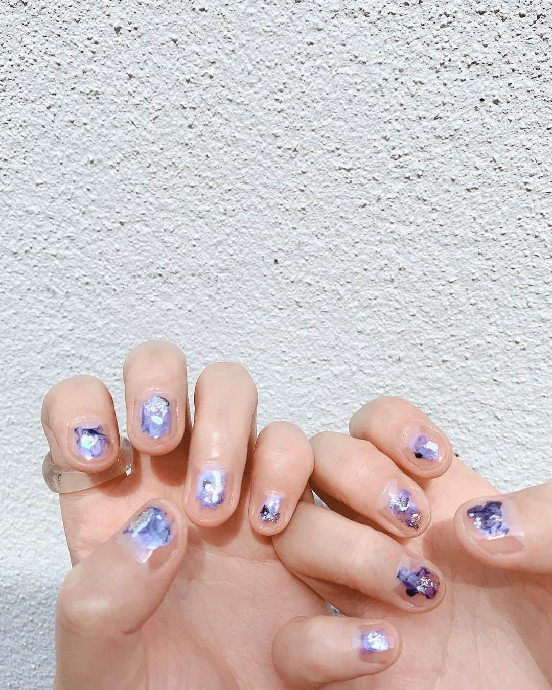 持永真実さんのインスタグラム写真 - (持永真実Instagram)「１００均ＮＡＩＬ💅🏻 爪楊枝でマーブルにしてホログラム💜 左のぷっくりしたクリアリングは @mina.magazine × @daiso_official のコラボ🙆🏻‍♀️ もちろん100円✌︎ #セルフネイル #ダイソー #100均 #プチプラネイル #ポリッシュ派」6月4日 15時12分 - mami_mochinaga