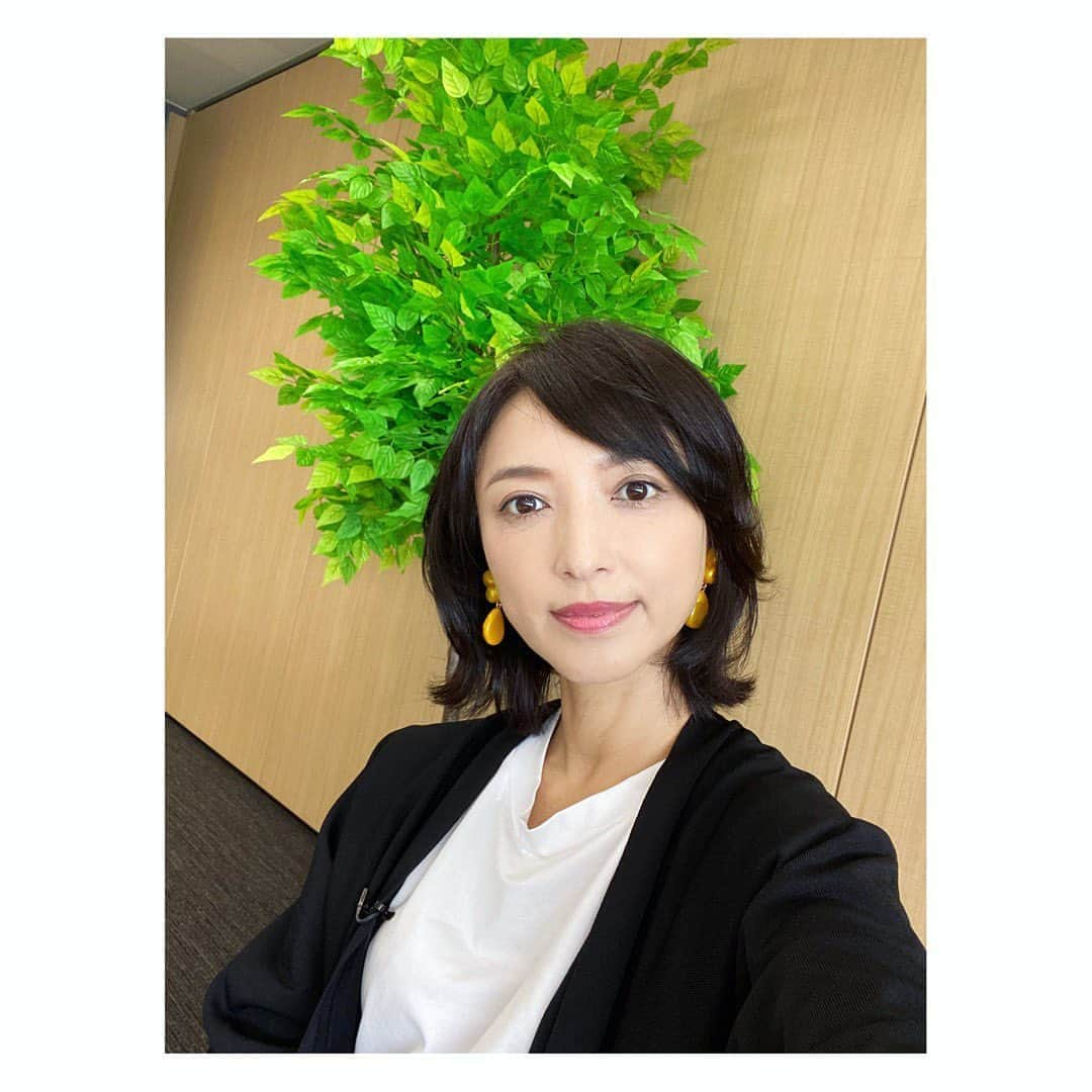 望月理恵さんのインスタグラム写真 - (望月理恵Instagram)「今日は暑いですね。 脇汗すごいです。  今日はリモートインタビュー #リモートインタビュー #蒸し蒸ししますね #部屋が暑い😵」6月4日 15時13分 - mochiee28