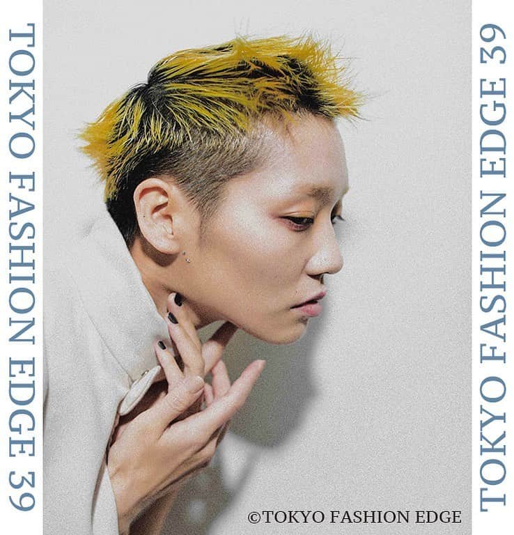 東京ファッションエッジ／プロフェッショナル東京のインスタグラム：「TOKYO FASHION EDGE 39号に掲載の美容師様をご紹介します👍  けんた SLOW FLOW/RITA. @kenta_slowflow_rita  hair : kenta【SLOW FLOW/RITA.】 make : yui tanimura【SLOW FLOW/RITA.】 photo : koichi oono【niko hair】 styling : hana  #東京ファッションエッジ　#tokyofashionedge #けんた #profeshionaltokyo #クリエイティブヘア #creative #クリエイティブヘアスタイリスト #creativehairstylist #hair #ヘアスタイル #hairstyle #ヘアカラー #haircolor #メイク #make #makeup #ファッション #fashion #美容師 #ヘアスタイリスト #hairstylist #hairstylistjapan #美容学生 #modermsalon #colorsync #hairtransformation #hairinspo #hairofinstagram #美容学生と繋がりたい #fashionista」