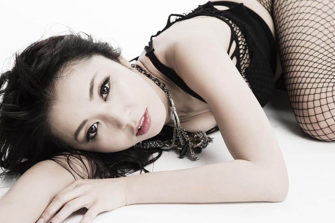 まりかさんのインスタグラム写真 - (まりかInstagram)「Have a great night🧚🏻‍♂️🧚🏻 #fancentral  #maricahase #penthousepet #japanesegirl #model  喉、かわいた。  photo by @yujiono0620」6月4日 15時27分 - maricahase