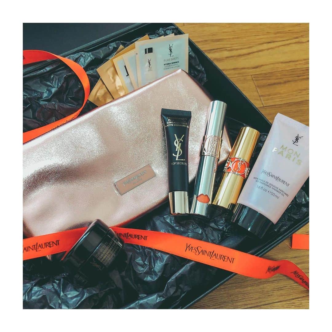 友寄蓮のインスタグラム：「ゆりかちゃんから宝物箱が届いた〜🥺❤️ありがとう、大切につかうね！ はやく会いたいなああだいすき🦄💓 #ysl」