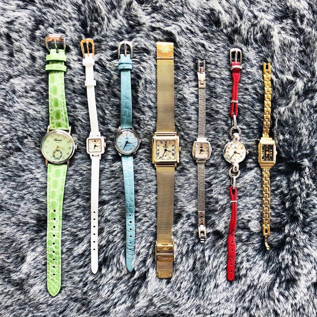 楪望さんのインスタグラム写真 - (楪望Instagram)「愛用しているRosemontの時計たち⌚️ * 気がつけば、7本に増えていました🙈 * キレイめにも、カジュアルにも使えるデザインが気に入ってたり☺️❤︎ ベルトが付け替えられるのも魅力のひとつ🎗 * 最近新しく仲間入りしたのは、左端のグリーンのデザインのもの🌱 白T×デニムとかに、さらりと合わせたいなー！と😎☀️ * 時計何つけてるんですか〜？と聞かれたりするので、ちょいっとご紹介してみました🙋‍♀️⌚︎ * #rosemont #ロゼモン #aubijoutokyo #恵比寿 #腕時計 #watch #jewelry」6月4日 15時55分 - nozomi_yuzuriha_official