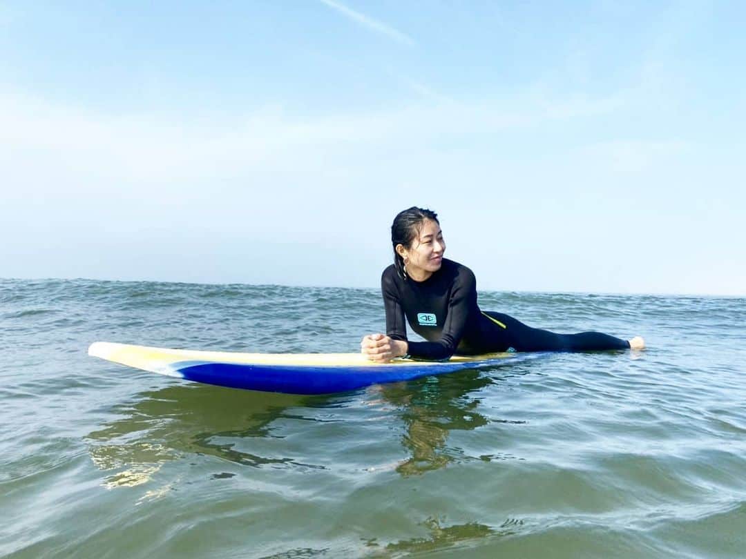 Erika Yamaguchiさんのインスタグラム写真 - (Erika YamaguchiInstagram)「波に乗れたときちょー幸せ🍀  海は最高です。  ボード☀️🌊🏂上でプランクなんかもしちゃったりして遊びましたー  タコ🐙釣りも解禁したので タコも釣りにも近々行かなきゃな。  #美コア#体力づくり#免疫#免疫力 #インストラクター #パーソナルトレーナー  #美コア#美コアオンライン#自宅トレーニング#Bcore #山口絵里加 #細く締める #パーソナルトレーナー  #fitnessinstractor #diet #ダイエット#体幹 #体温上昇 #youtuber#美コア東京スタジオ #トレーニング#ヨガ#ピラティス #美コア東京スタジオ#Reebok #オンライントレーニング #ミスコン#ミスジャパン岐阜#海 #サーフィン」6月4日 16時30分 - erika__yamaguchi
