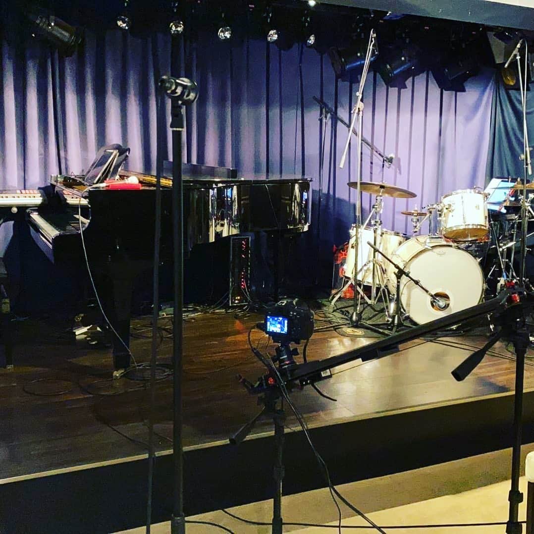 ただすけのインスタグラム：「今日の配信ライブ、リハーサル順調です。 お楽しみに〜。」