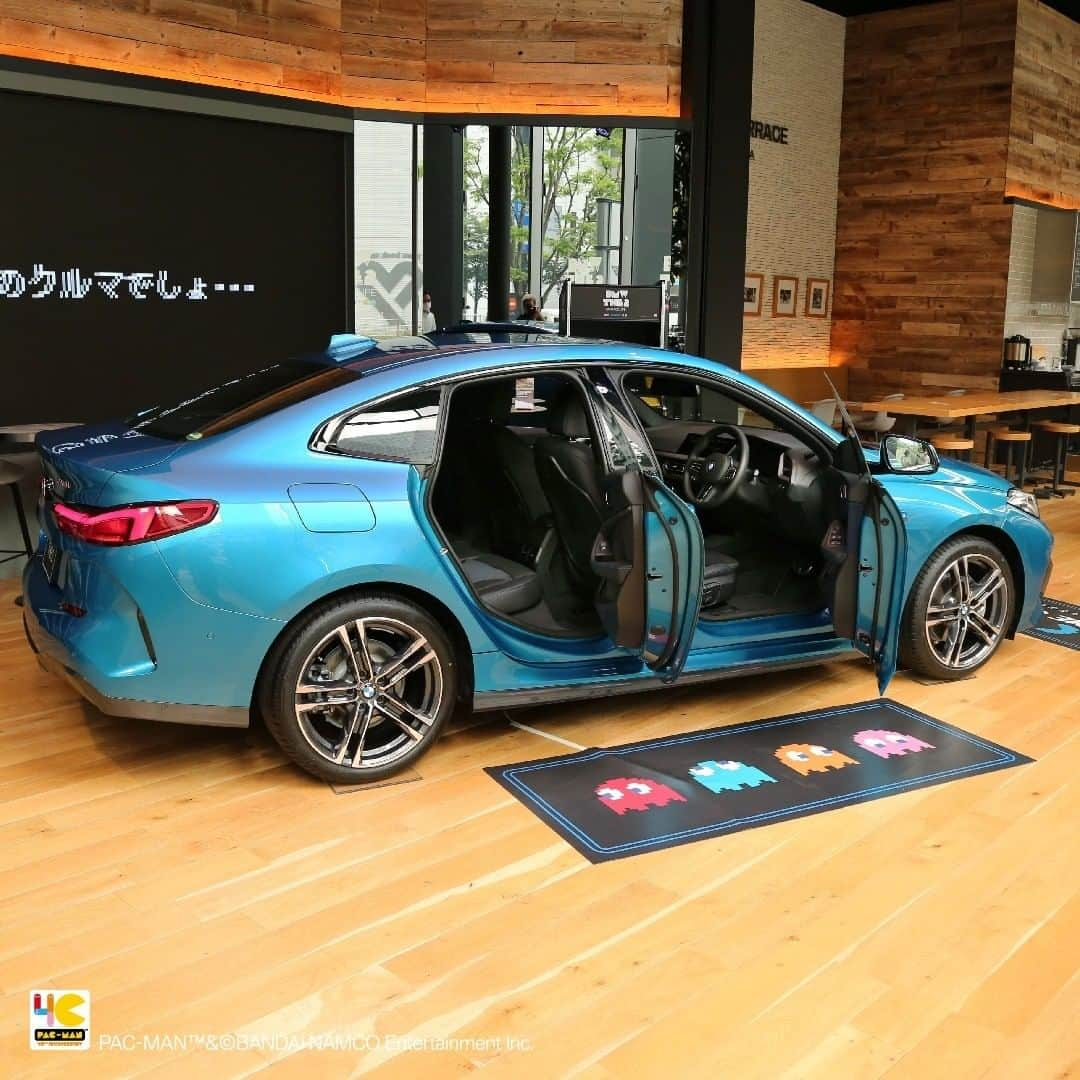 BMW Japanさんのインスタグラム写真 - (BMW JapanInstagram)「デビューしたばかりのBMW 2シリーズ グラン クーペが、クールなパックマンの世界観とともにBMW GROUP TERRACEに登場。 . パックマンの化身として、さまざまな固定観念を痛快に打ち壊していくBMW 2シリーズ グラン クーペのSPECIAL MOVIEのほか、懐かしのパックマン・アーケードゲームもお愉しみいただけます! . 今こそ「これまでのジョウシキ」を、みんなで華麗にひっくり返していきませんか。 . BMWは、お客様、ならびに従業員の健康と安全を配慮し、新型コロナウイルスの感染拡大を防ぐための対策を講じ、皆様のお越しを心よりお待ちしております。 . . #THE2 #BMW #BMWJapan #駆けぬける歓び」6月4日 17時00分 - bmwjapan