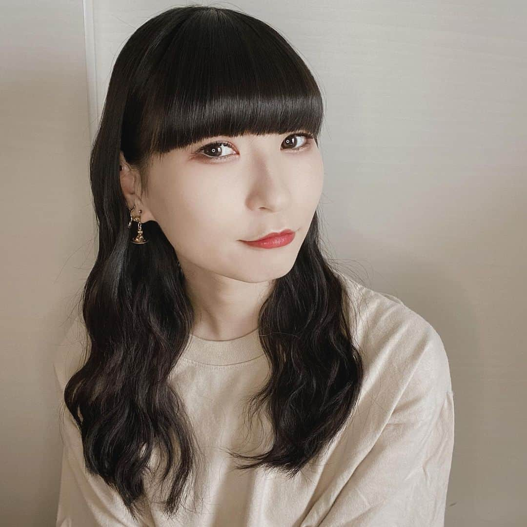 ピンキー！☆藤咲彩音さんのインスタグラム写真 - (ピンキー！☆藤咲彩音Instagram)「Primavista さんから Finlayson コラボ商品をいただきました！ いただいたものは、【⽪脂くずれ防⽌化粧下地】と【ナチュラルグロウラスティングリキッド オークル 05】  下地もリキッドファンデーションも使⽤感が少なくてテカリも⽑⽳もカバーしてくれて肌 にすーっと馴染んでいく感じがあり塗っていて楽しかった🐘 メイクして 1 ⽇過ごしたけど、ほとんど崩れていなくて化粧直しが楽。 フィンレイソンの北欧デザインがおしゃれかわいい上に、ファンデーションに専⽤スポン ジも付いていて優しかった🍎 コラボ商品の⽪脂くずれ防⽌化粧下地とナチュラルグロウラスティングリキッドは、発売中なんだけど、数量限定なので急いでゲットだよ！！ #メイク #pr #フィンレイソン #北欧デザイン #限定デザイン #Primavista #プリマヴィスタ」6月4日 17時13分 - pinky_ayane