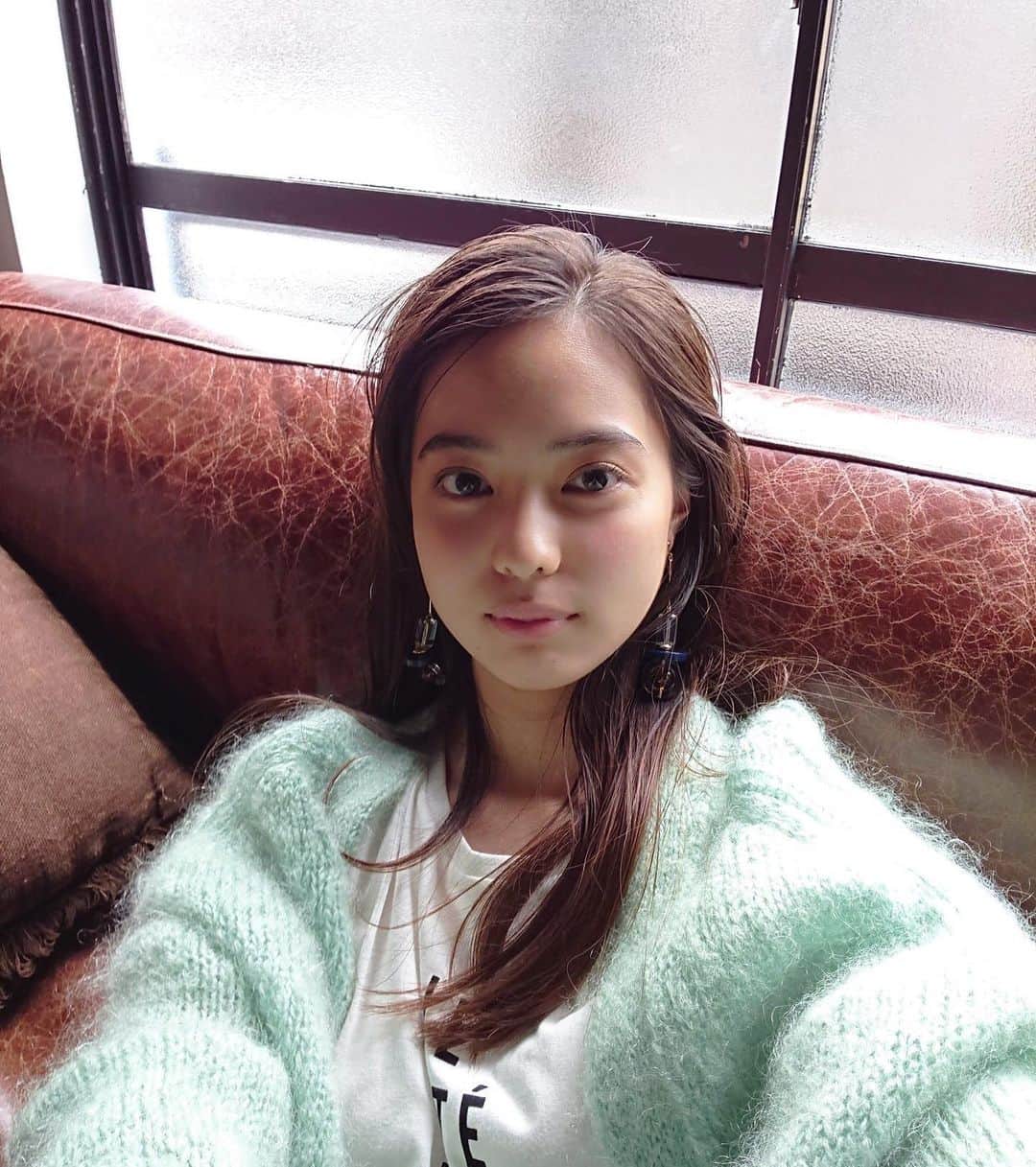 新関碧のインスタグラム：「とてつもなくお久しぶりです。最近暑いけど元気でしたかーー！実は大学生になって、こんなに課題多いのか！って毎日へぇへぇしてます🥵また更新してくのでついてきてくださーい💖」
