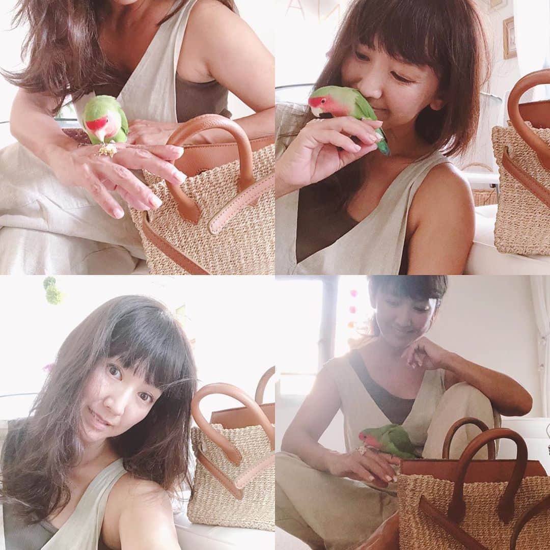 のインスタグラム：「♡ ♡ ♡ ガマンしきれず タンクトップ　笑  フェイシャルもして もらって　♫ とぅるん  日焼けをしていても くすみのない透明感 目指してます♡  @cpcosmetics_official  愛用中　♡ そして　#エステティシャン  として　débutしました♡ リンパの流れに沿っての #デコルテ #フェイシャルエステ  お肌の大そうじ　🧹 なんて気持ちがよいのでしょう ♡  #uvケア をしっかり！  そして　#lunch #date  は　娘と♡  気持ちのよい1日でした♡  まだまだ　気を配っての 外出💦 遠出はできないけれど #staysafe  気をつけないといけないですね！  #ちょっとそこまでコーデ  @sea_japan  カゴバック👜 #mini #大人カジュアルコーデ  #サロペット  #タンクトップコーデ  #海のある生活  #beach #sea #beautycare  #dayoff #小鳥のいる生活  #lovebird #コザクラインコ部  #hawaiian #food  #お花のある暮らし  #myhome #lifestyle  #fashion #favorite ♡#zushilila」