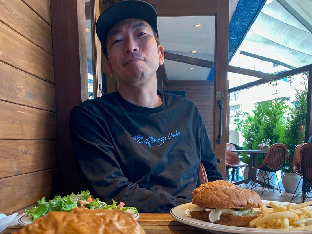 DJ ATSUのインスタグラム：「今日は、シロさんとランチ。﻿ 久しぶりに FUNGO 行ってサンドイッチ🥪﻿ そのままドライブ兼ねて、神田明神に参拝👏﻿ ﻿ ありがとうございました！﻿ 色々な報告や相談もさせてもらいました。﻿ お互いに大変ですが頑張って行きましょう☆﻿ ﻿ あと、カセットテープも無事こんな感じで仕上がりました。ありがとうございます。﻿ ﻿ ﻿ #FUNGO #世田谷 #神田明神 #水道橋 #神田﻿ #旅スタグラム #旅好き #旅フォト #旅写真 #パワースポット #神社 #神社巡り #神社仏閣 #参拝 #御朱印 #ご朱印 #shrine #japaneseshrine #temple」