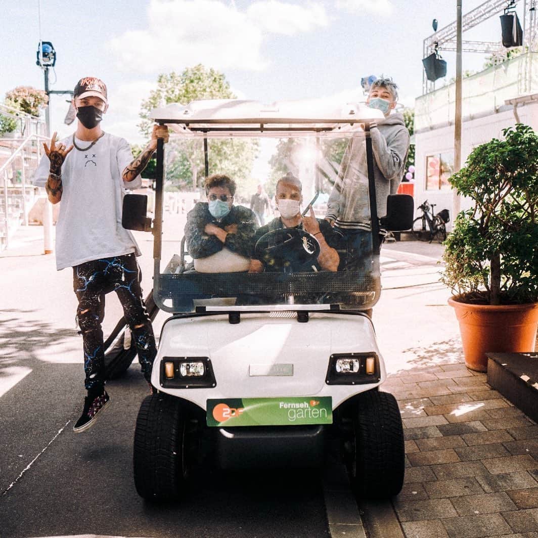 Bars and Melodyさんのインスタグラム写真 - (Bars and MelodyInstagram)「We pullin’ up in whip of the year 💨」6月4日 17時45分 - barsandmelody