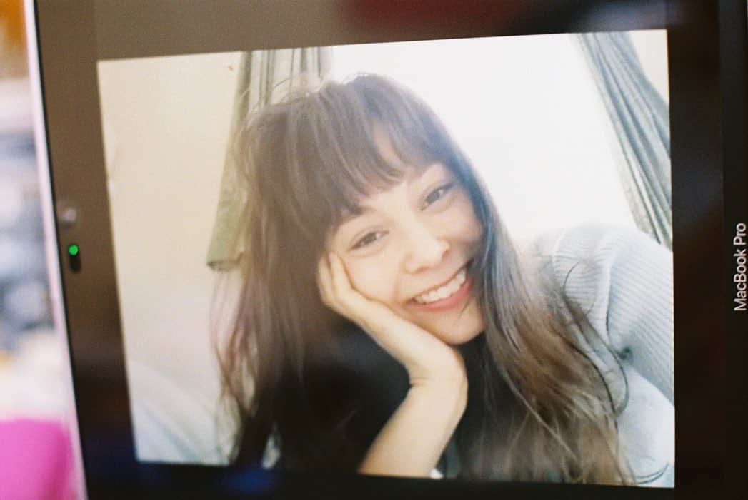 エイミーのインスタグラム：「リモート撮影。最近何してるのー？って話してたらまりこがサクっと撮ってくれた。」