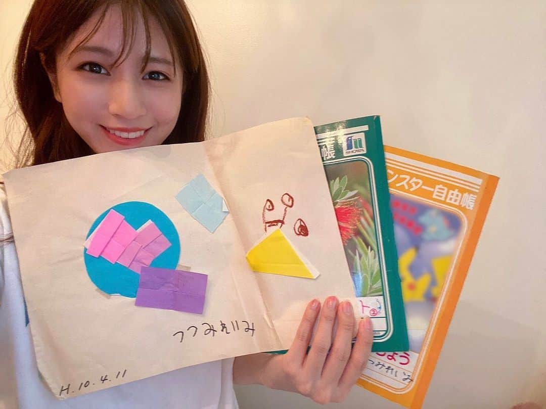 フジテレビアナウンサーのインスタグラム：「三宅さん、中々お会い出来ず寂しいですが、堤は自分でも驚くほどに日々元気です！ . という訳で、バトンを頂きましたフジアナむすび。 私はこの機会にお部屋の断捨離をしています🧹🙌 いつかしなきゃと思いつつ、中々手をつけられなかったのですが、おうち時間が長いこのタイミングで遂に始めました✨  すると、失くしたと思っていた物や、何だっけこれという物が出てくる出てくる！ 中には子供の頃に描いた絵や小学生の頃に使っていたノート類まで！ なんとH10.4.11と書かれたものも…😳 つまり、私が4歳の時に作ったものです。笑 (22年前！) 何を作ったのか全くわかりませんが、大切に保管してくれていた両親の愛を感じました。  まだまだ断捨離タイムは続きそうですが、時々こんな思い出に浸りつつ、楽しんでいます！  お次は、めざましや競馬でお世話になっており、クールなイメージがある福原アナにバトンを渡します！ 福原アナの素顔見せて下さい！🙏 . #フジアナむすび #堤礼実 #フジテレビアナウンサー」