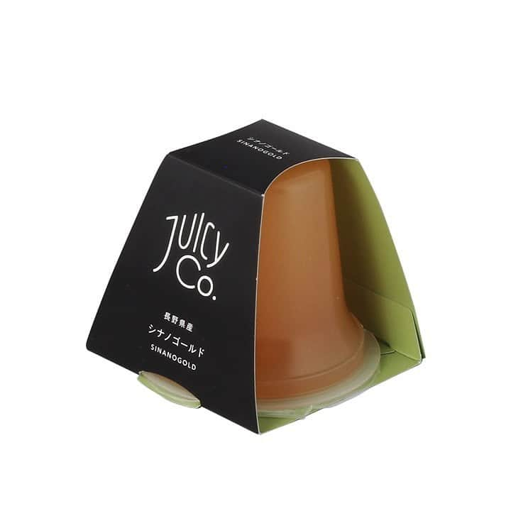 INIC coffeeさんのインスタグラム写真 - (INIC coffeeInstagram)「「JUICY Co. JELLY」本日販売開始！ . 皆様、大変お待たせいたしました！ 果実の食感、果汁の美味しさがダイレクトに伝わる ゼリーのギフトBOXが、INIC MARKETから本日発売です♪ . 今回のゼリーは素材と製造方法にこだわり、 果実、果汁の美味しい部分だけをやさしく搾り、その搾りたて果汁を、そのまま果実感を伝えるソフトなゼリーに仕上げました。 . たとえるならそれは、「生の果実と果汁」を味わうゼリー。 . 自然の、その一番美味しい部分をそのまま詰め込んだプレミアムな味わい。 これからの季節、ひんやりと冷たくしてご賞味いただくと、より一層美味しく召し上がっていただけます！ . 自分へのご褒美としても、大切な方に贈るお中元などのギフトとしてもオススメな、こだわりがつまった自信作です。 ぜひご賞味ください！ #iniccoffee #inic #イニック #イニックコーヒー #coffeetime#coffee_time #coffeelovers#coffeegram #5秒で本格コーヒー #おうちカフェ #丁寧な暮らし #イニックコーヒーのある生活 #おうちカフェ #初夏 #ゆったり #juicyco  #生果実 #濃厚 #フレッシュ #ジューシー #ギフト」6月4日 18時23分 - iniccoffee