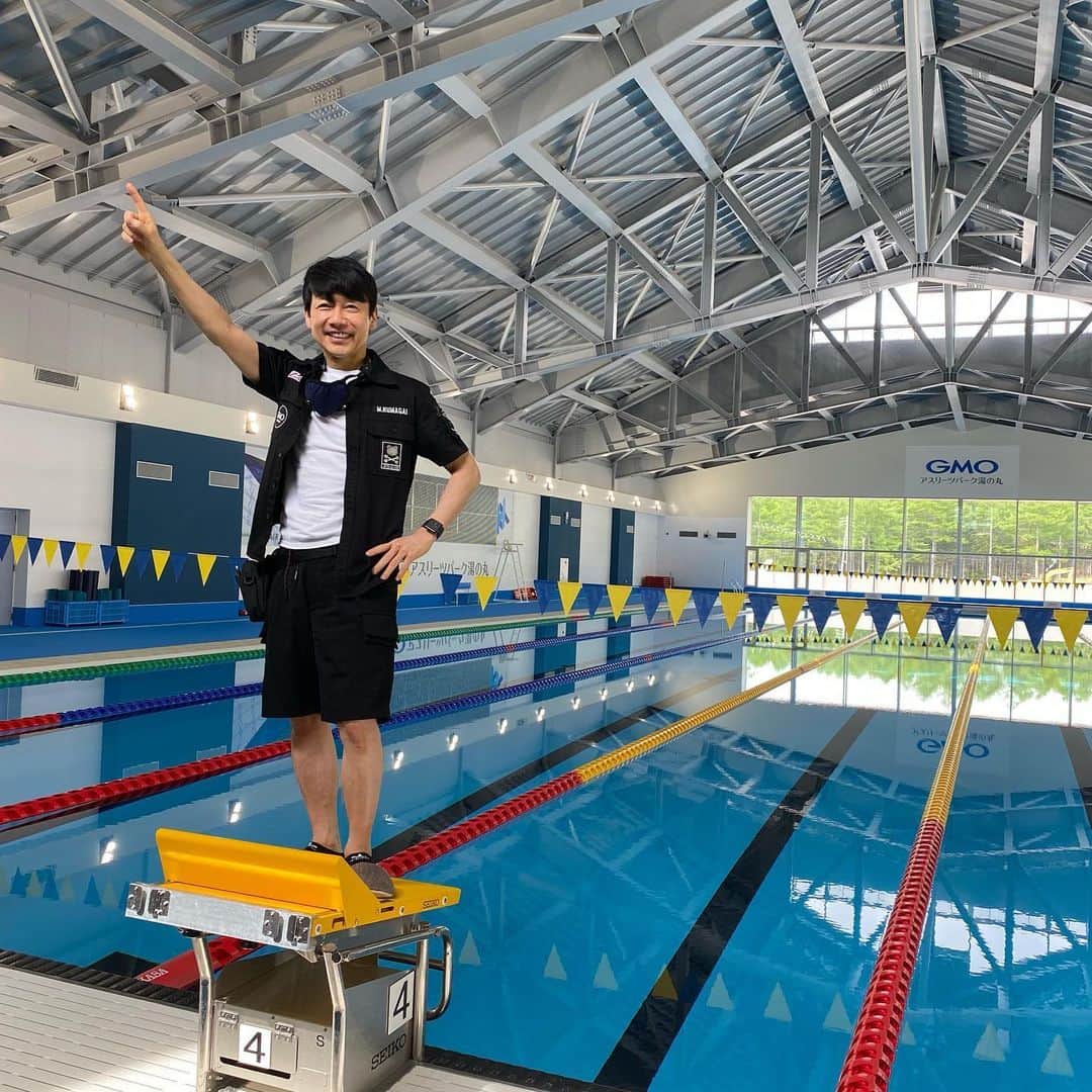 熊谷正寿さんのインスタグラム写真 - (熊谷正寿Instagram)「合宿中のGMOアスリーツメンバーを激励＆施設見学のため長野県東御市の「GMOアスリーツパーク湯の丸」へ、ひとっ飛びして来ました。  あー空気がうまかった！トレーニングには最高の環境だな。  さて、ここは ・標高1,750m（富士山の約半分、東京スカイツリーの3倍） ・日本初で唯一 ・日本水泳連盟規格50m、国際大会の開催も可能 ・日本オリンピック委員会（JOC）認定水泳競技強化センター  の水泳と陸上の高地トレーニング施設。つまりここは天然の低酸素トレーング施設で、最大酸素摂取量、全身持久力と筋持久力の向上効果が期待できます。  日本の水泳や陸上選手がメダルを獲得するための“台風の眼”になることを期待しています。  #gmoアスリーツ #gmoアスリーツパーク湯の丸 #GMOインターネットグループ  #マラソン #marathon  #陸上 #青学　#青山学院大学 #箱根駅伝 #pilot #aw109 #helicopter #helicopters #agusta #agustawestland」6月4日 18時24分 - masatoshi_kumagai