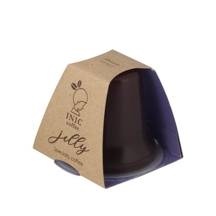 INIC coffeeさんのインスタグラム写真 - (INIC coffeeInstagram)「「INIC coffee Jelly」新発売！ . 先日の予告ではたくさんの「いいね」をありがとうございました(^^) 丁寧に淹れたこだわりの一杯を、 そのままゼリーで堪能できる本格派のコーヒーゼリーが待望の販売開始いたします！ . 今年の夏は待望の「シングルオリジンコーヒー」シリーズ。 . シングルオリジンがもつアロマや苦味、コク、酸味、果実の風味などの特徴を抽出し、 その風味をゼリーでそのままに再現。 . このゼリー、よくあるクリームをかけるのではなく まずは「そのまま」味わっていただきたい一品です。 . エチオピア、コロンビア、グァテマラの特徴と違いをゼリーでしっかりと出したここまでの本格派コーヒーゼリーは、きっと味わったことがないハズ。 INICのこだわりがつまった本格コーヒーゼリー、ひんやりと冷たくしてぜひご賞味ください！ #iniccoffee #inic #イニック #イニックコーヒー #coffeetime#coffee_time #coffeelovers#coffeegram #5秒で本格コーヒー #おうちカフェ #丁寧な暮らし #イニックコーヒーのある生活 #おうちカフェ #初夏 #ゆったり #coffeejelly  #本格派コーヒーゼリー #シングルオリジン #ギフト」6月4日 18時21分 - iniccoffee