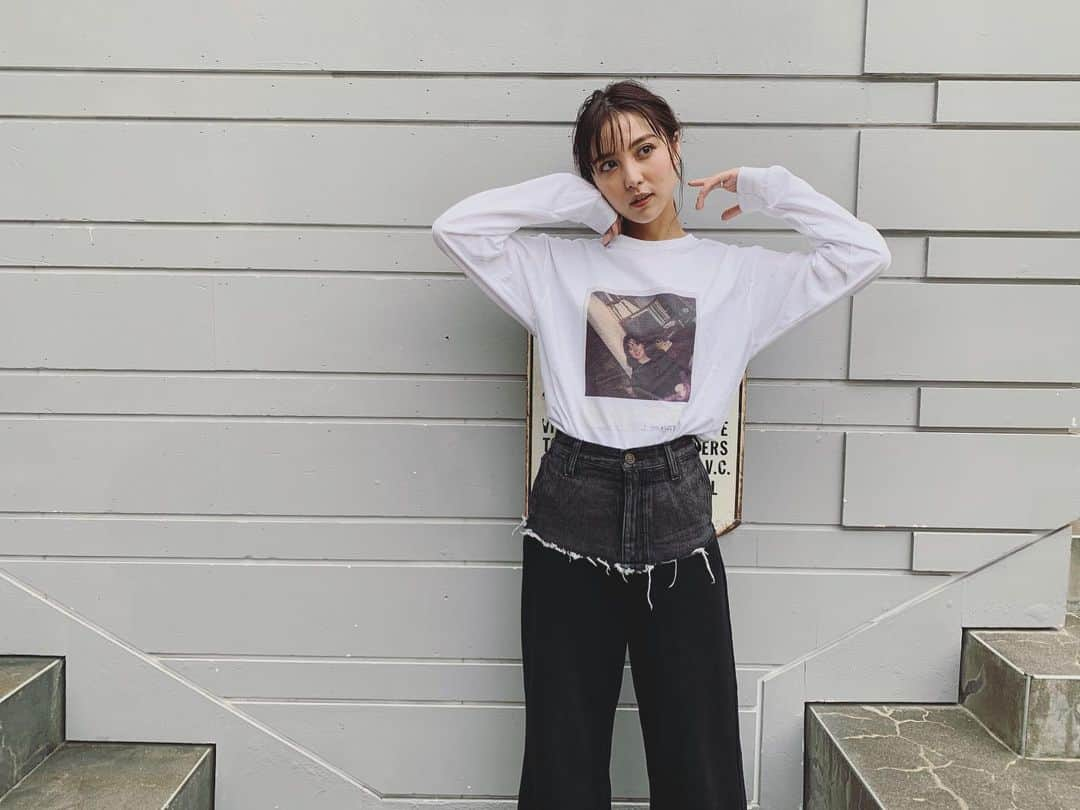 石川恋さんのインスタグラム写真 - (石川恋Instagram)「昨日の私服🐶🌈 デニムとスウェットがドッキングされていて超絶可愛いこちらの👖は#CanCam でも紹介したもの👄 ロンTは去年のものだけど、シーズン問わずヘビロテ中！ どちらも#AmeriVINTAGE 💜 . 最後の5枚は昨日ストーリーに載せた#たけまり さんのダンス動画モノマネの写真ver.だよ💪🔥 たくさんのフォロワーさんや友達から、自分もやってる！分かるー！とコメントもらって、この楽しさを共有できて嬉しかった🥳🥳🥳笑」6月4日 18時42分 - ren_ishikawa