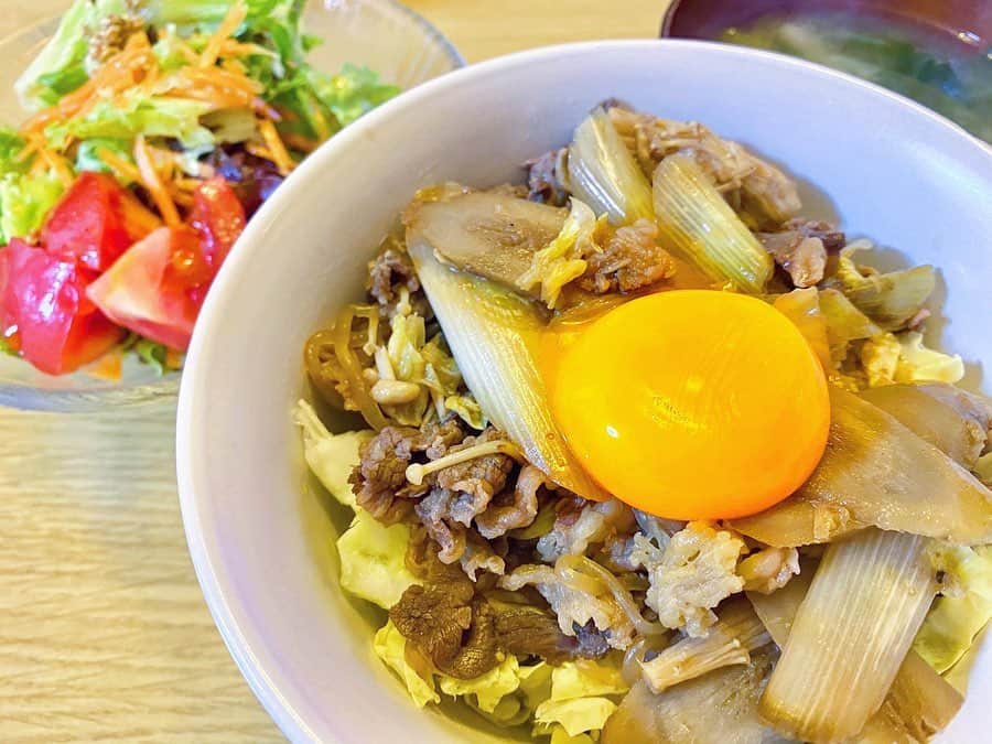 布川桃花さんのインスタグラム写真 - (布川桃花Instagram)「最近のお料理🍳 ﻿ ①グルテンフリーパスタで作る﻿ 春キャベツとベーコンのガーリックオイルパスタ﻿ ②米粉の皮で作ったグルテンフリー野菜餃子&しそ餃子﻿ ③角煮で残ったタレで炊き込みご飯﻿ ④ブロッコリーとツナのマヨ和え﻿ ⑤ロールキャベツのトマト煮﻿ ⑥ピーマン肉詰め﻿ ⑦米粉のルーで作ったグルテンフリーカレー﻿ ⑧牛すき丼﻿ ⑨豚こまと青じそのまとめ焼き﻿ ﻿ #momo__cafe」6月4日 18時38分 - momoka_fukawa