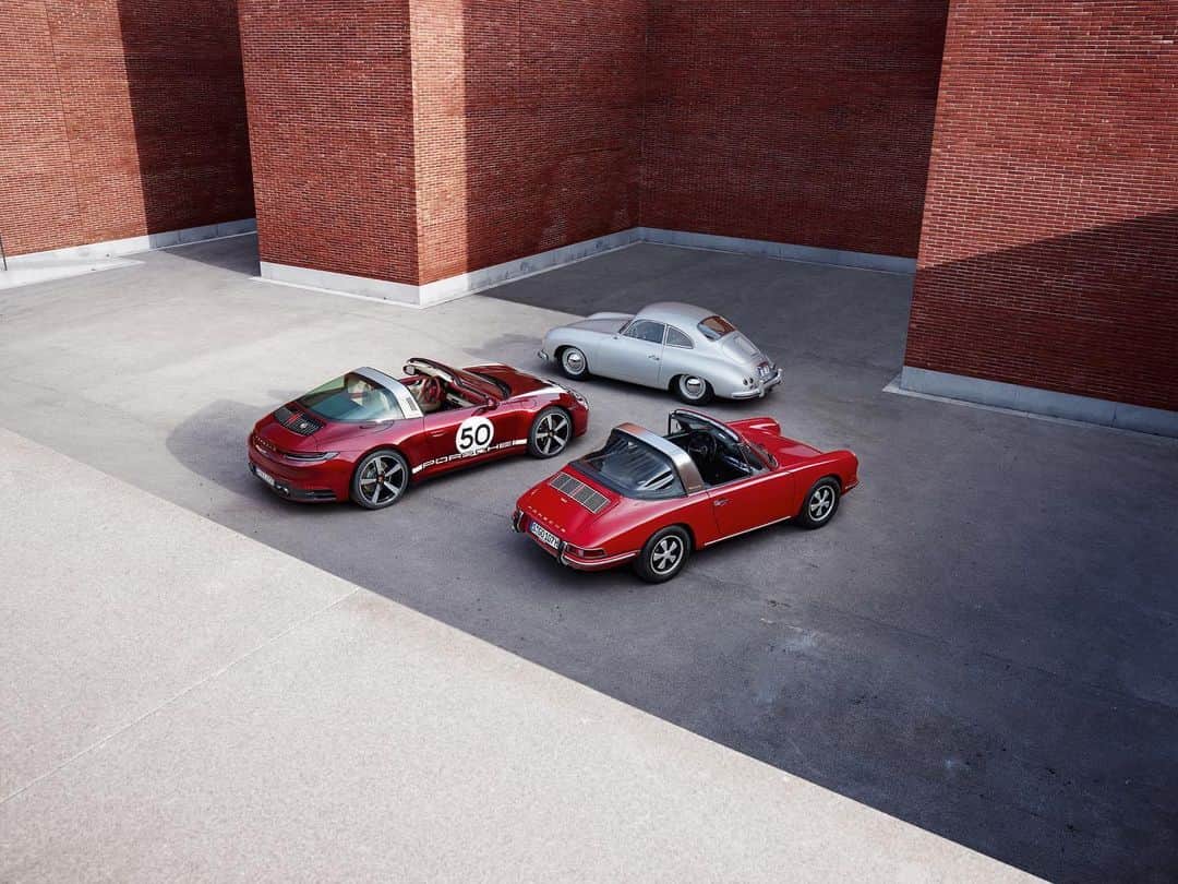 Porsche Japanさんのインスタグラム写真 - (Porsche JapanInstagram)「The new 911 Targa 4S Heritage Design Edition﻿ ﻿ エクステリアカラーはスペシャルカラーのクレヨンを含む5色からお選びいただけます。﻿ また、左右ドアに装備されるパーソナルスタートナンバーを0〜99から選ぶことも可能です。﻿ あなた好みのデザインをつくってみてください。﻿ ﻿ ポルシェカーコンフィギュレーターはポルシェジャパン公式サイトよりお試しください。﻿ ﻿ #ポルシェ #Porsche #タルガ #Targa #タルガ4S #Targa4S #IconsofCool #HeritageDesignEdition」6月4日 19時09分 - porsche_japan