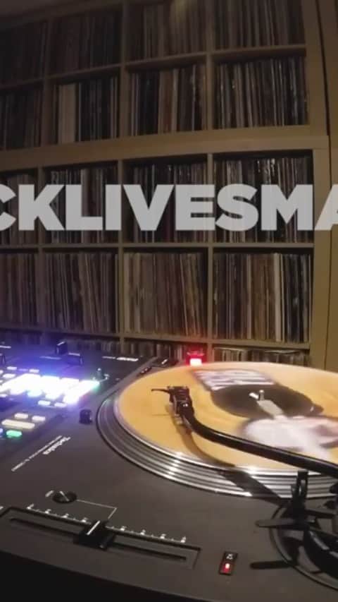 ファボラスのインスタグラム：「Salute @skratchbastid  #BlackLivesMatter」