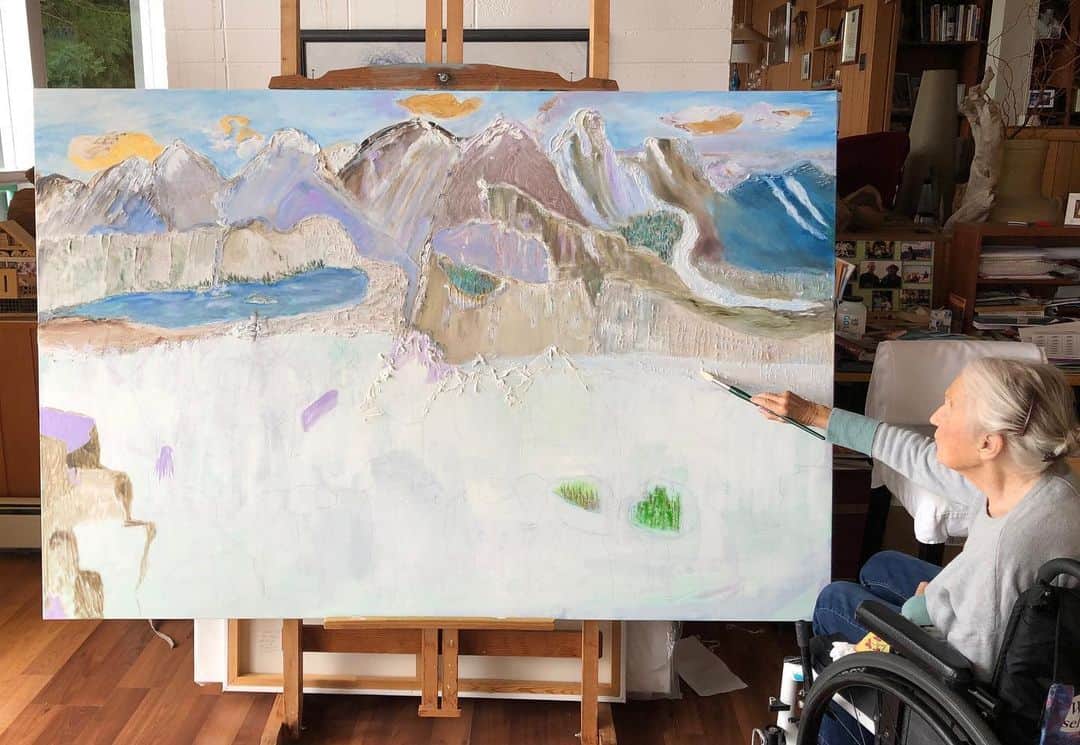 ブライアン・アダムスのインスタグラム：「My mum at 92, painting a Canadian landscape from her wheelchair with only one working hand. Its been really hard us all being isolated from each other, and me worried that someone will come by and see her with the Covid, but she’s ok. She’s an inspiration to us all. #thelegend #painter #canadian #mum #covid19 #isolationart」
