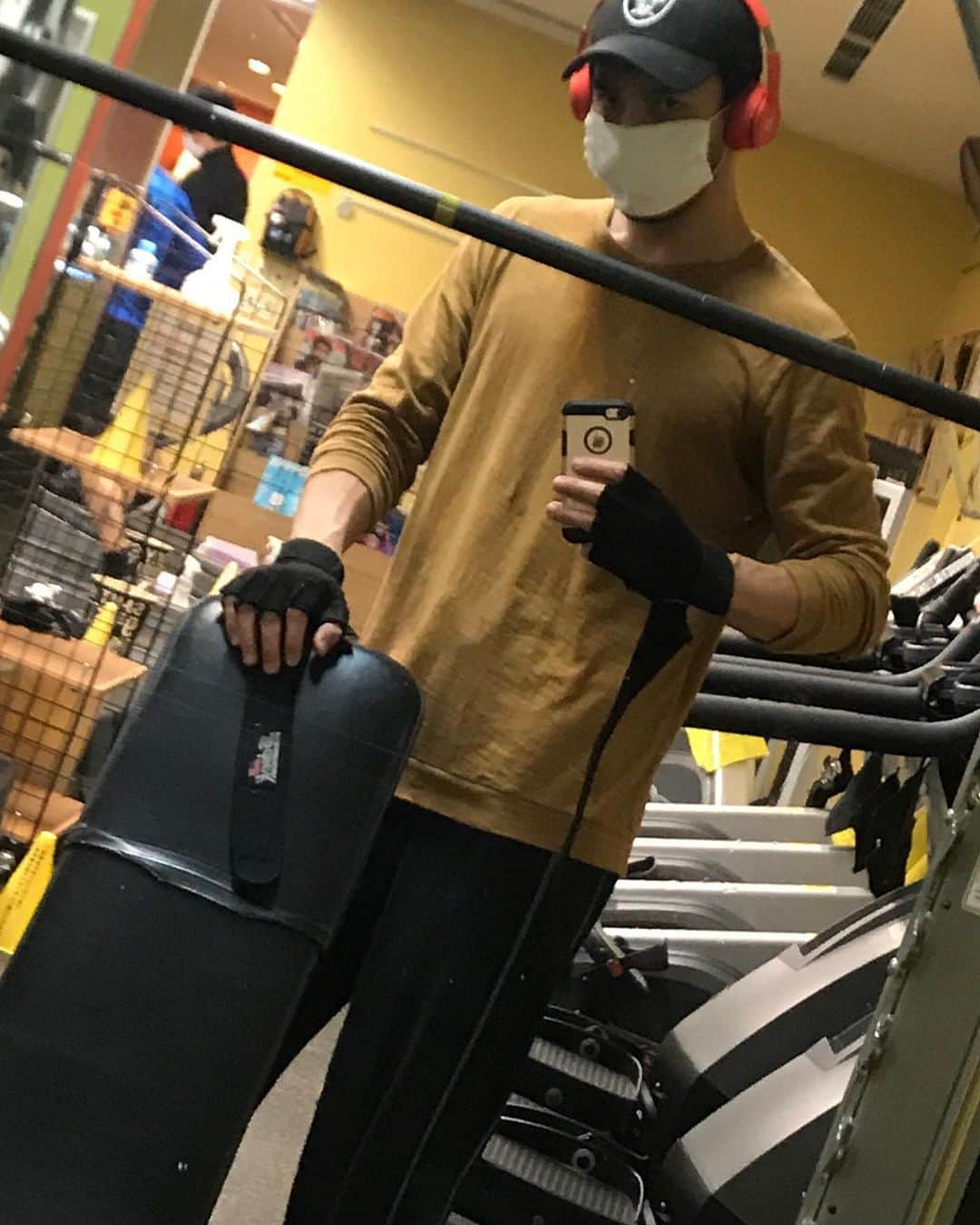 藤井裕史のインスタグラム：「Don’t forget wearing mask even when you are sweating a lot🔥」