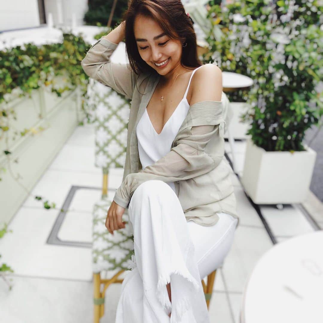 のインスタグラム：「さらっと着れるシャツを探しててかわいいの見つけた♡ . 60%offクーポンでてたよ💸  ビキニの上から羽織っても絶対かわいいからこれからもずっと使える〜🐝🐝🐝 @fifth_store のだよ☺︎ あとねfifthコラボのJosie's RUNWAYグッズが発売されてたよ💗  #fifth #fifthtl #フィフス #ドロップショルダーシアーシャツ #ミントグリーン #shwf」