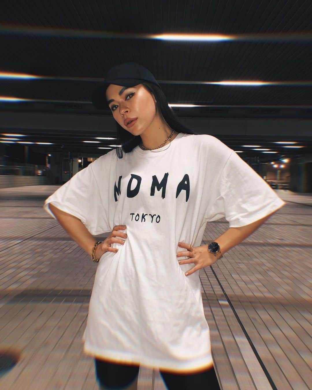 藤川ありすのインスタグラム：「__ 今日暑すぎる！ 暑いと楽を重視しちゃう。 Tシャツは今日20:00から発売の @blitt_official のやばいロゴTee。笑 夏に便利なハーフレギンスも #BLITT だよ😋 キムもカイリーもケンダルも なんなら私もよく履いてる便利なレギンス👩🏻笑 ショート丈に合わせても可愛いよーー。」