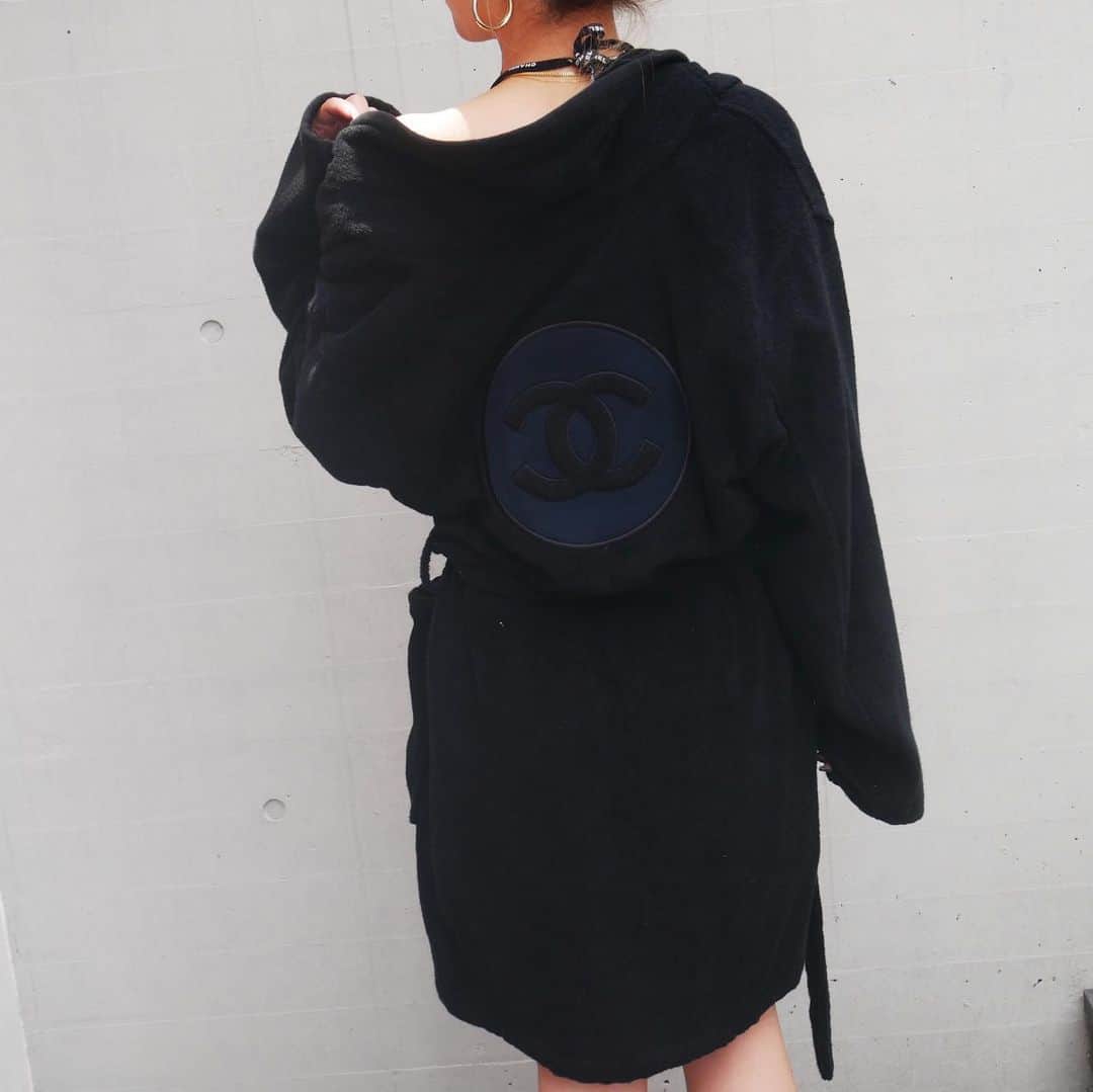 Vintage Brand Boutique AMOREさんのインスタグラム写真 - (Vintage Brand Boutique AMOREInstagram)「Chanel Sport Line cotton gown.  Size #1(S). This item is only available at the store but we accept orders by DM. ▶︎Free Shipping Worldwide✈️ ≫≫≫ DM for more information 📩 info@amorevintagetokyo.com #AMOREvintage #AMORETOKYO #tokyo #Omotesando #Aoyama #harajuku #vintage #vintageshop #ヴィンテージ #ヴィンテージショップ #アモーレ #アモーレトーキョー #表参道 #青山 #原宿#東京 #chanel #chanelvintage #vintagechanel #ヴィンテージ #シャネル #ヴィンテージシャネル #シャネルヴィンテージ #amorewardrobe #アモーレワードローブ」6月4日 19時49分 - amore_tokyo