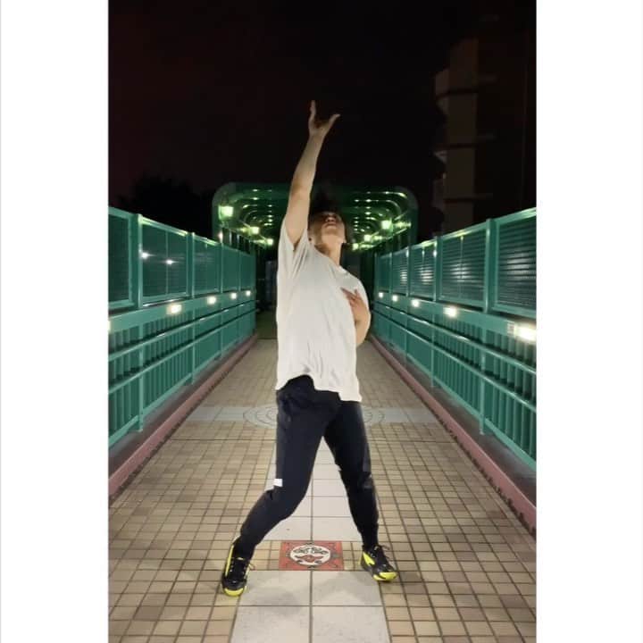 YASTIN のインスタグラム：「はる〜かさ〜きで♪ イエスタデイ/Official髭男dism #yastinchoreo ・ ・ ・ ・ #髭男 #official髭男dism #イエスタデイ #踊ってみた #ダンス #ダンサー #だんす #dance #dancer #dancechallenge #dancetagram #choreography #ダンス部 #dancelover #おうち時間 #dancemoves #onemillion #1m #hotdance #bestdance #dancestudio #ダンス動画 #ダンスレッスン #いいね返します #followｍe #tiktok #tiktoker #choreographer」
