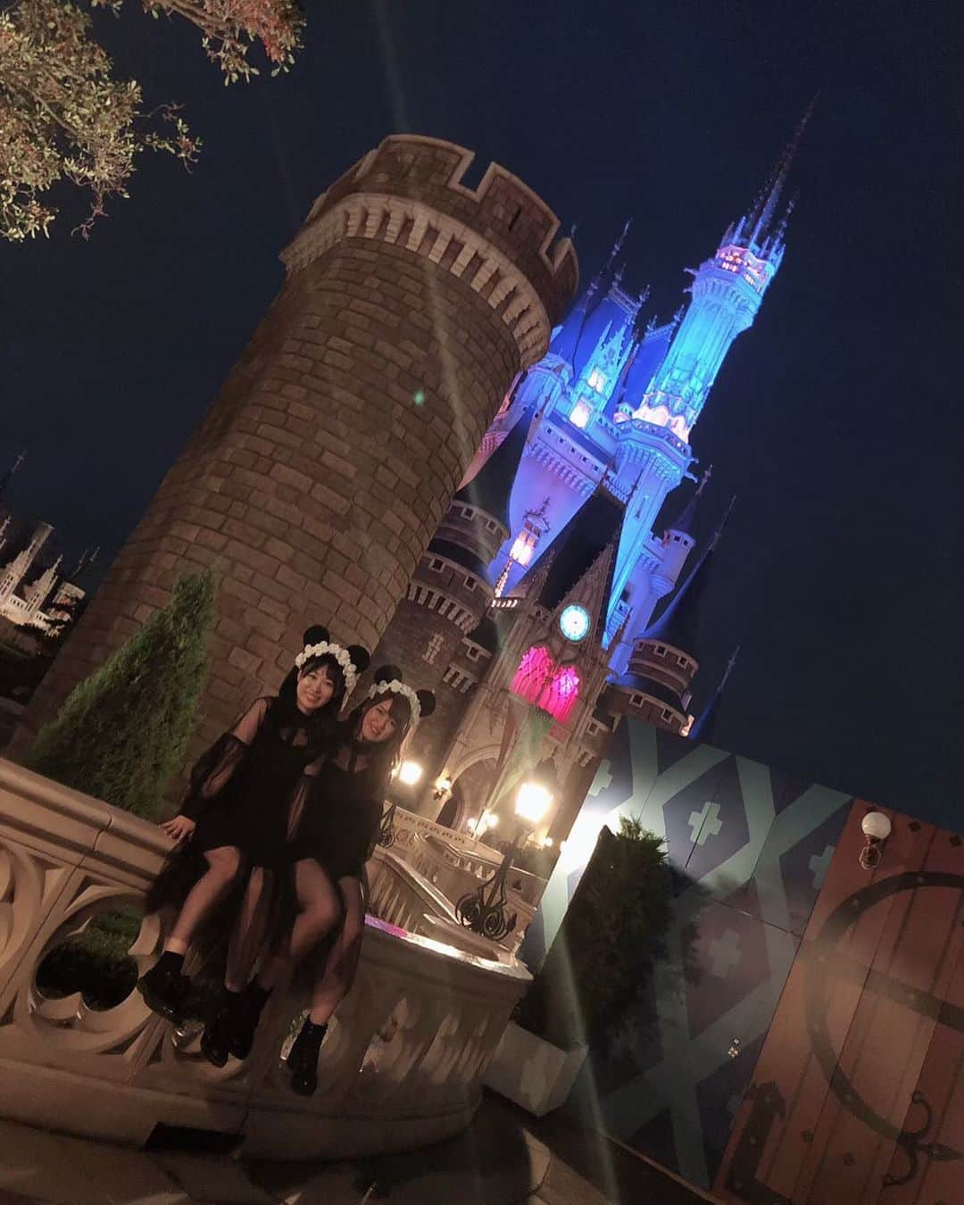 入江綾乃のインスタグラム：「. . . . #あやのど ⑨ END. . . . #Disney #ディズニー #Disneyland #ディズニーランド #双子コーデ #声優 #俳優 #アクトレスガールズ #カメラ #撮影モデル #被写体 #ファインダー越しの私の世界 #ファッション #お洒落さんと繋がりたい #写真撮ってる人と繋がりたい #love #instagood #photooftheday #fashion #beauty #happy #cute #selfie #follow #camera #photography #photo #prowrestling #instalike」