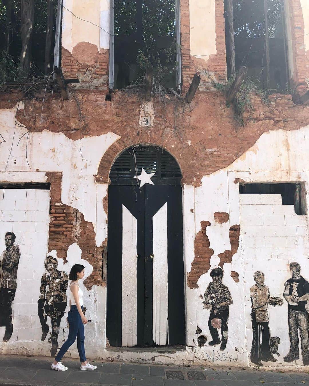 May J.さんのインスタグラム写真 - (May J.Instagram)「Wandering around Anita’s neighborhood🇵🇷 過去の旅写真。ミュージカル「ウエスト・サイド・ストーリー」で演じたアニータの故郷、プエルトリコのサンフアンにて。この約一ヶ月後にミュージカルに出演するお話を頂きました。運命のようなタイミングだったなぁ。  #AnitasNeighborhood #PuertoRico #SanJuan #ThrowBackThursday #Travel」6月4日 19時56分 - mayjamileh