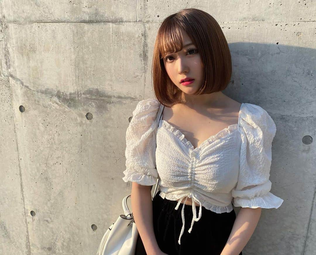おもてちゃんのインスタグラム：「. 家にいすぎて写真がない 生きてはいる」