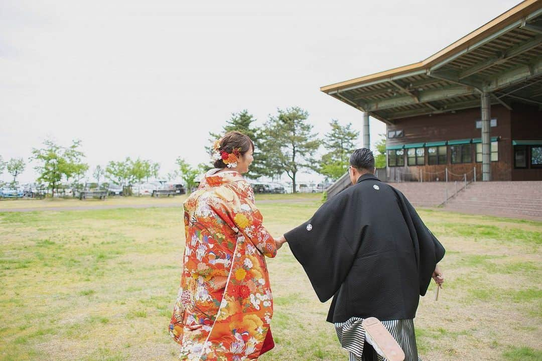 フォーチュン イン ザ テラス ≪新潟県新潟市：結婚式場≫さんのインスタグラム写真 - (フォーチュン イン ザ テラス ≪新潟県新潟市：結婚式場≫Instagram)「前撮りが楽しすぎて走り出しちゃうおふたり♩﻿ ﻿ ﻿ 結婚式の準備も楽しすぎて﻿ 走り出しちゃうくらい﻿ "ワクワクドキドキ"を大切に﻿ お打合わせを進めていきます✈️﻿ ﻿ ﻿ #新潟 #新潟市#新潟花嫁#フォーチュンインザテラス ﻿ #フォーチュン #fortuneintheterrace﻿ #結婚式 #結婚式場 #ウエディング﻿ #結婚式 #結婚式準備 #ウエディングレポ ﻿ #2020春婚 #2020夏婚 #2020秋婚 #2020冬婚 ﻿ #プレ花嫁 #卒花嫁 #新潟花嫁﻿ #全国のプレ花嫁さんつながり﻿ #wedding #weddingday #realwedding﻿ #weddingphotography ﻿ #万代 #photo #fortune花嫁 #フォーチュン花嫁 ﻿ #ふたりの未来を探す旅」6月4日 20時04分 - fortune_wedding