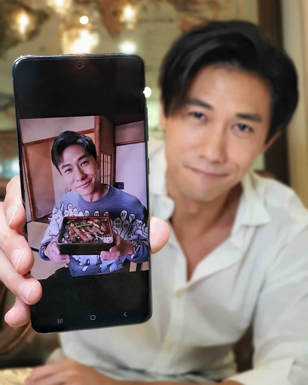 デスモンド・タンのインスタグラム：「Just chanced upon this photo taken in Japan last year. I miss travelling, I miss dining out, I miss dressing up and I miss my friends. Who seconds that? ✋  This Covid-19 period really taught us to not take things for granted, isn't it? I hope we will learn to show more appreciation for the simplest things in life as we slowly resume the way we used to live or embark on the new normalcy of life. 💙」