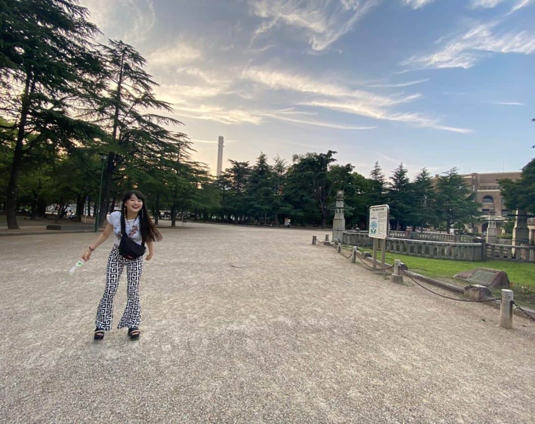 のインスタグラム：「⛲️×🌹×🌷×🌿×🌅 . #ストレス超解消 #2ヶ月ぶりの対面ヒドラ #今晩快眠決定 #太りました痩せますからごめんなさい」