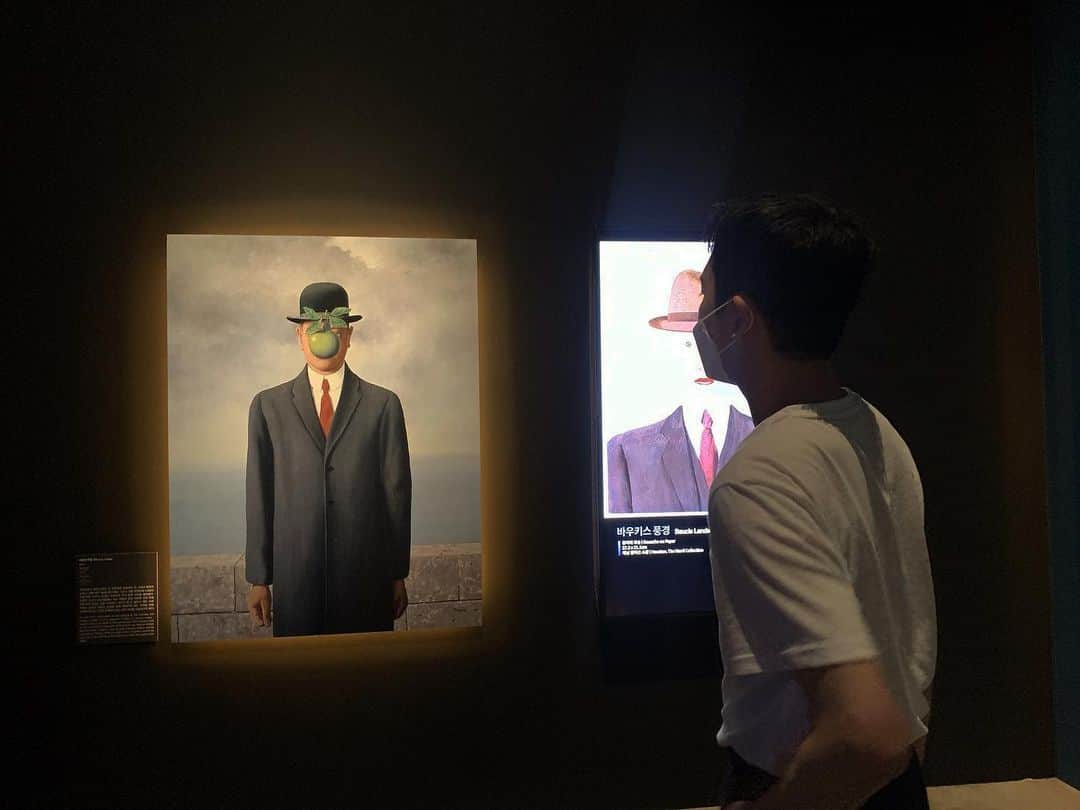 チェジン のインスタグラム：「#RenéMagritte 🎩 🍏」